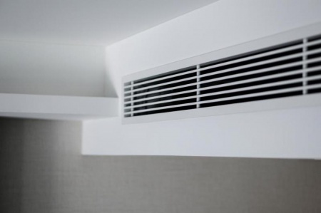 Climatisation gainable &agrave; Saint-Pierre-des-Corps, la discr&eacute;tion d'un syst&egrave;me int&eacute;gr&eacute; au plafond
